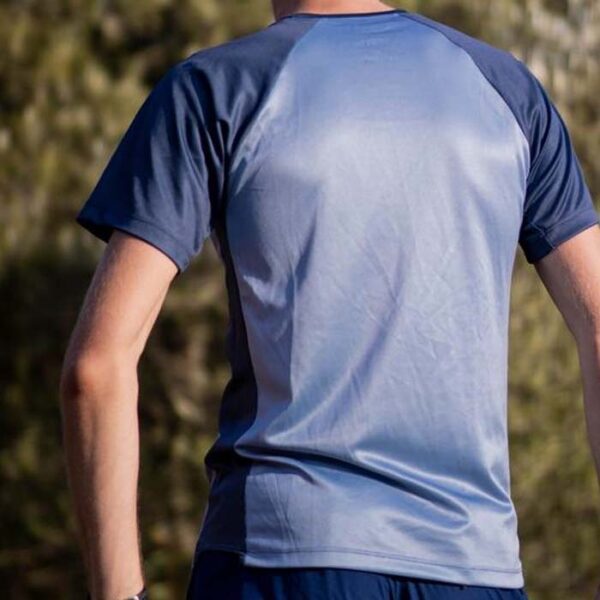 t-shirt de sport technique bleu clair fabriqué en France en matière recyclée de la marque Triloop