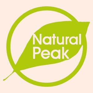 Logo de la marque de sport française Natural Peak sur fond beige