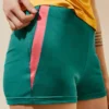short de sport femme vert ecoresponsable zoom vue de cote jog et jim